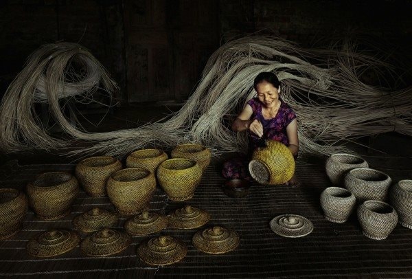 phu-nu-lang-nghe-thu-cong-hcd-salon-2025-tai-serbia-vu-manh-cuong.jpg