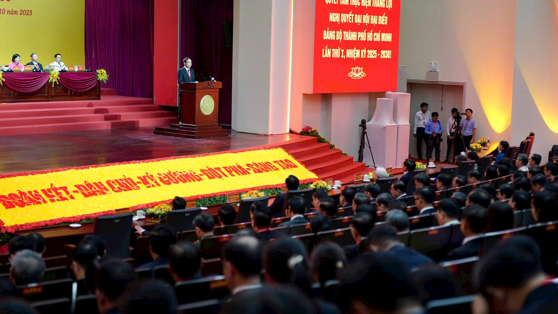 quang-canh-z7118157118109-e328bda99bda5f828e54416cc53d369a-7477-5681.jpg(1).jpeg