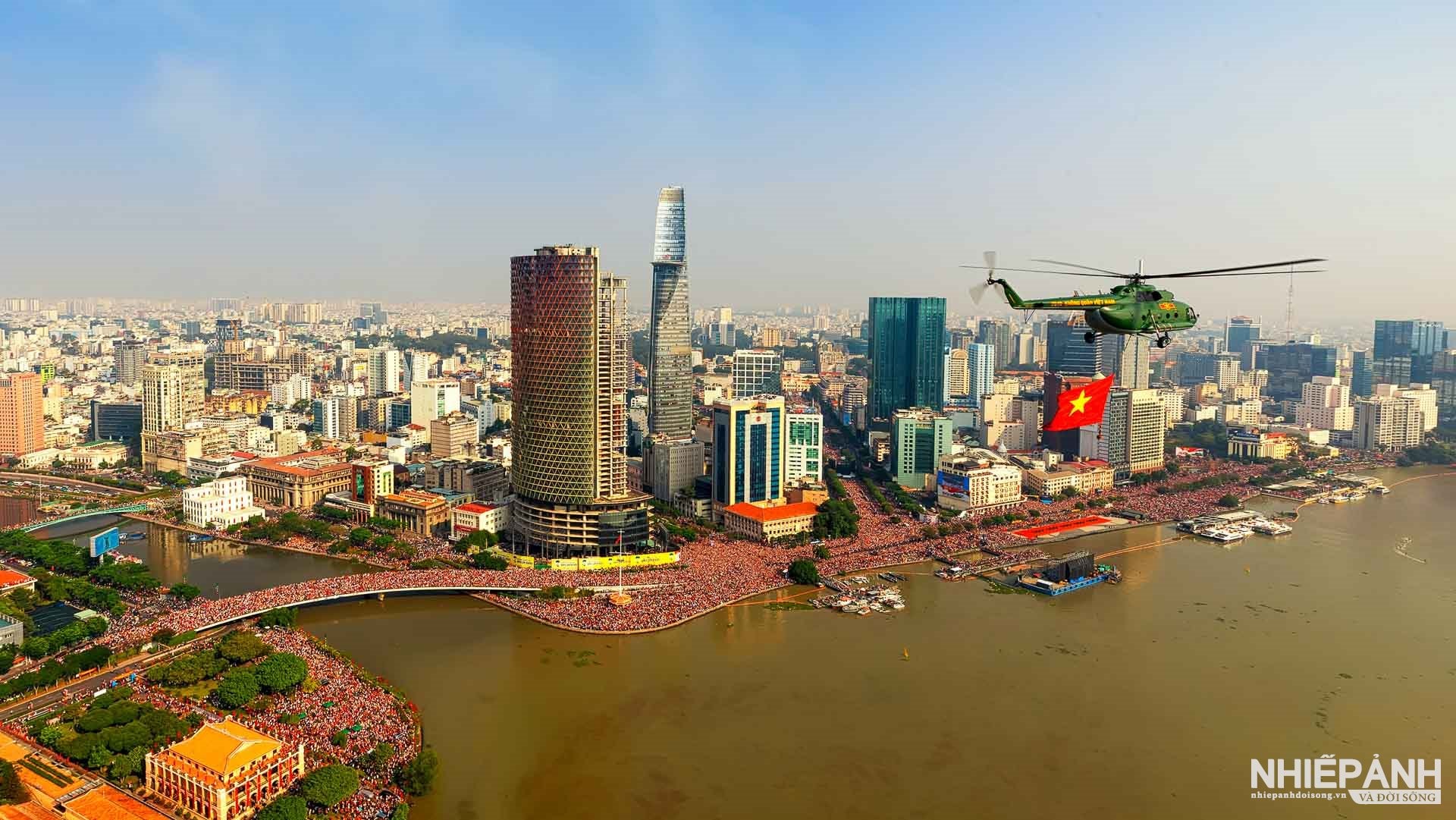 W_16-kk-dat-nuoc-tron-niem-vui-tp-hcm-vo-cong-danh-viet.jpg