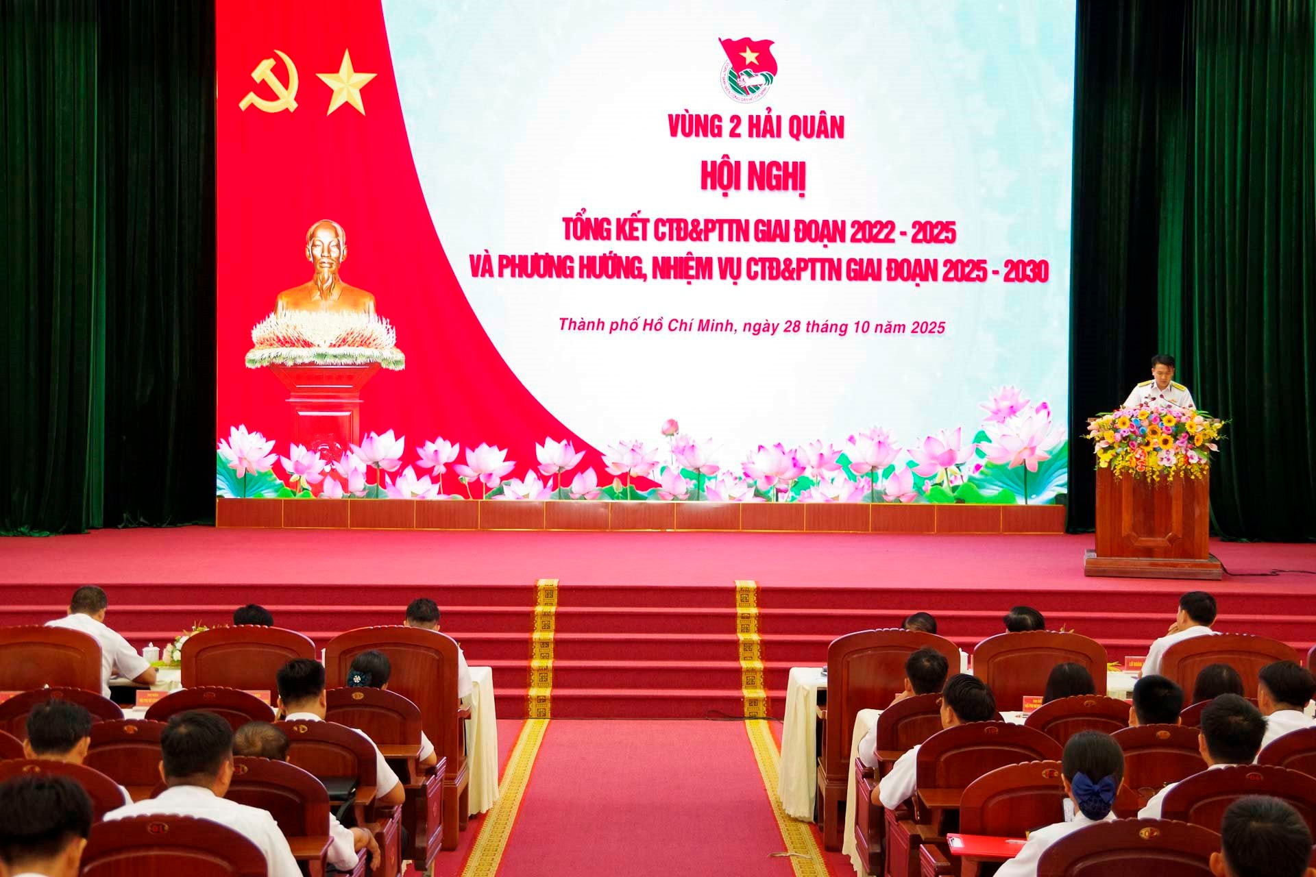 4.-quang-canh-hoi-nghi.jpg