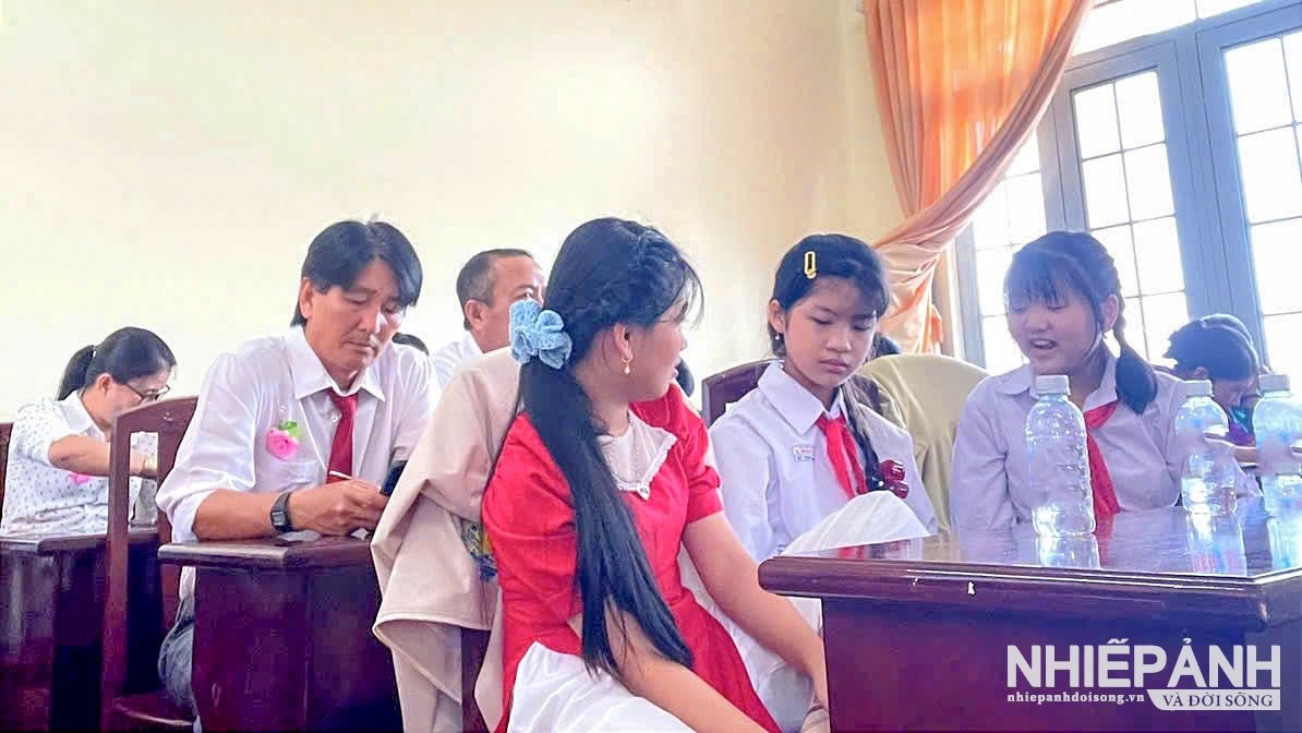 Tọa đàm kỷ niệm 43 năm Ngày Nhà giáo Việt Nam tại Trường Tiểu học Tân Thành 2