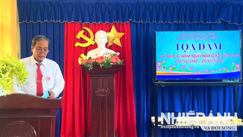 Hiệu trưởng Ngô Văn Kiệt phát biểu