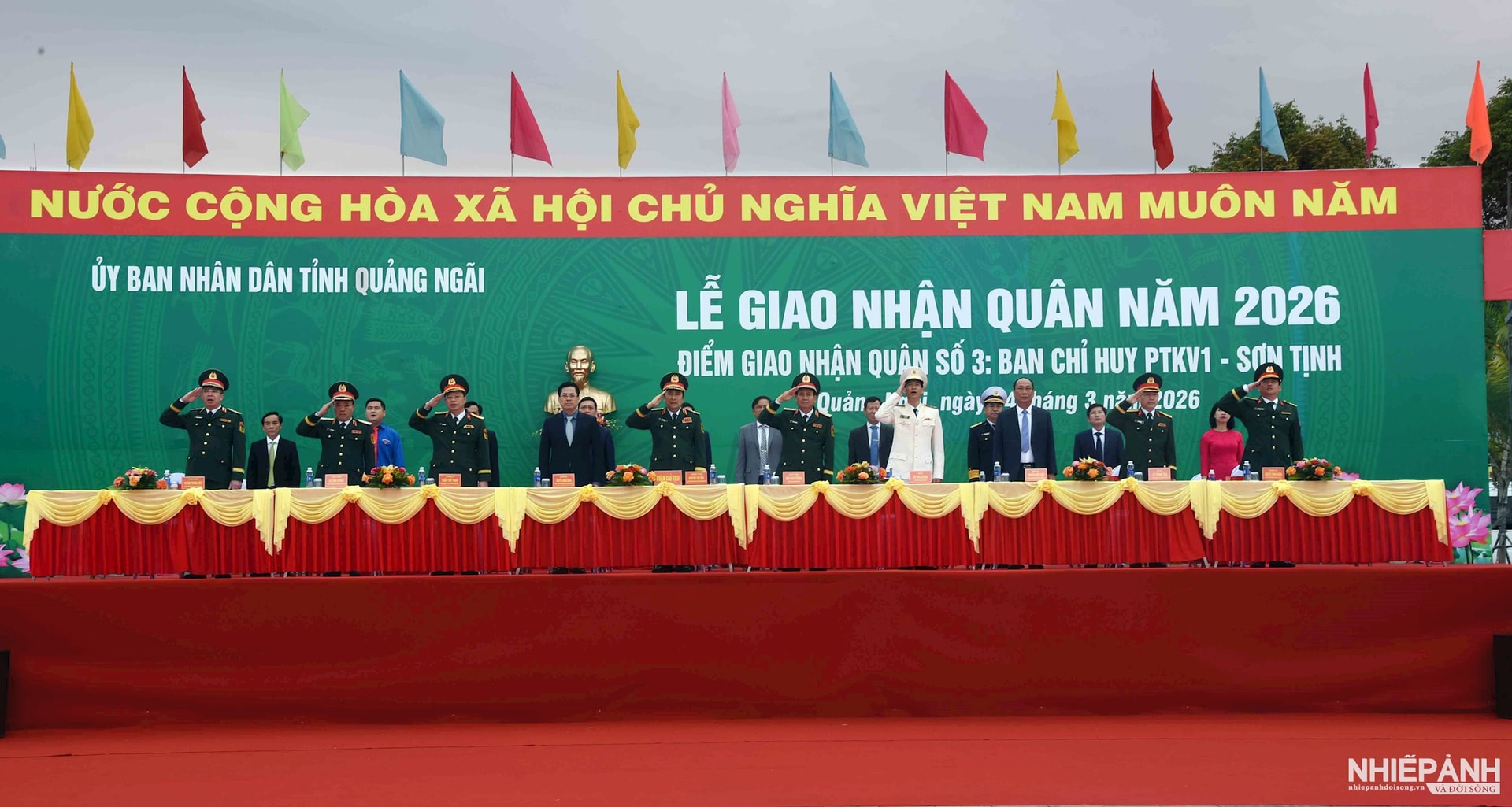 W_1.-quang-canh-le-giao-nhan-quan.jpg