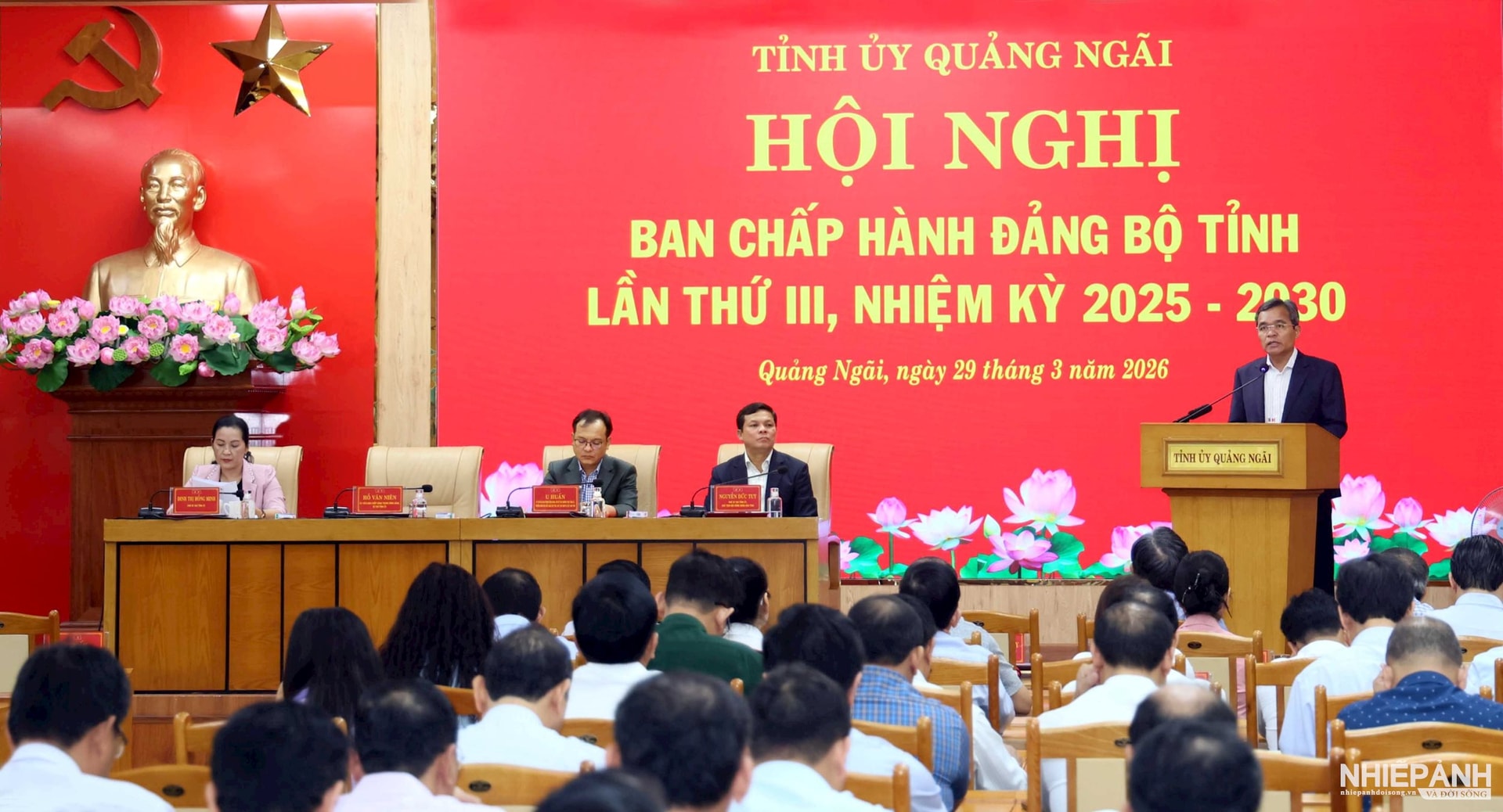 W_1.-quang-canh-hoi-nghi-bch-dang-bo-tinh-lan-thu-iii.jpg