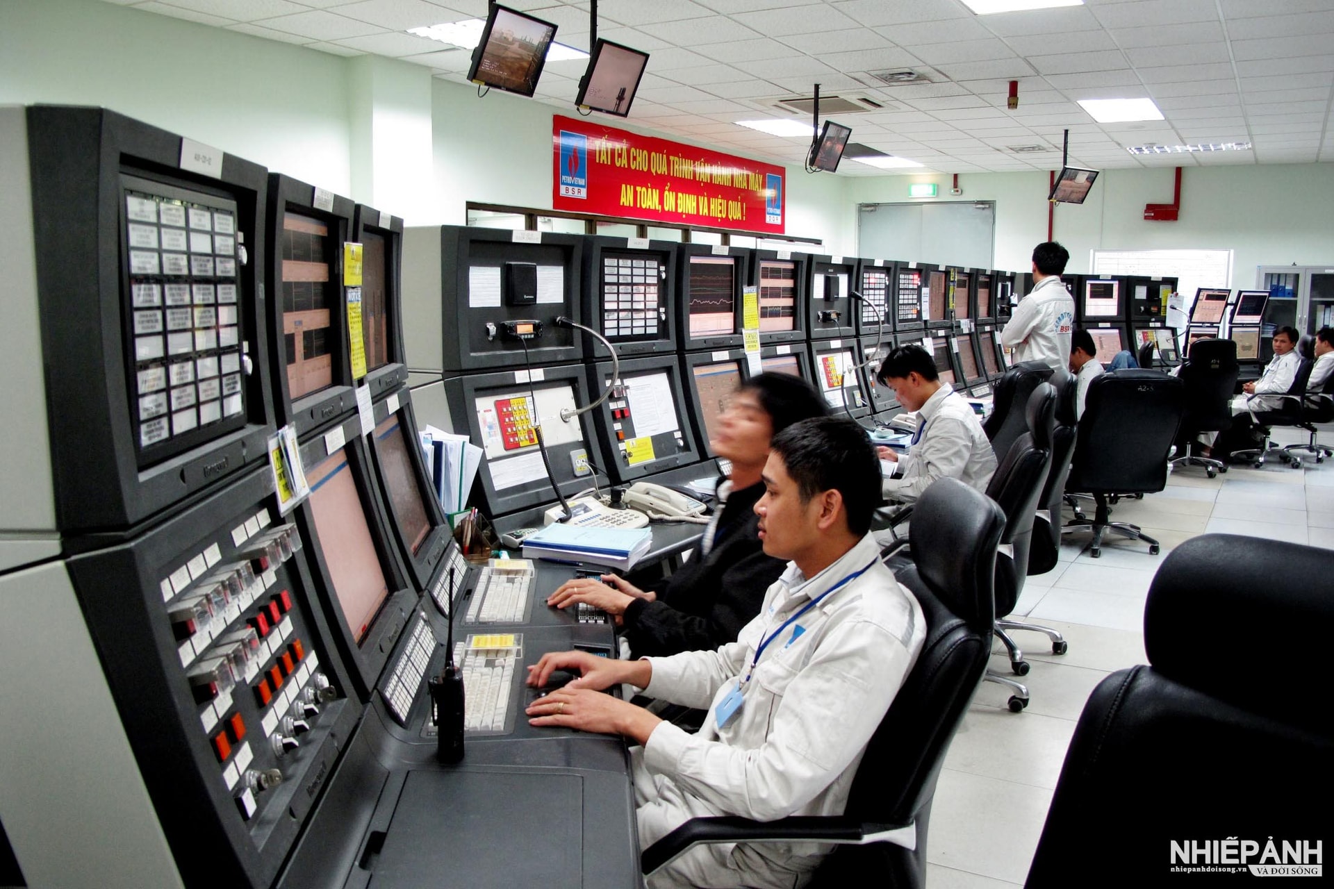 W_4.-phong-dieu-khien-trung-tam-nmld-dung-quat.-anh-nguyen-dang-lam.jpg