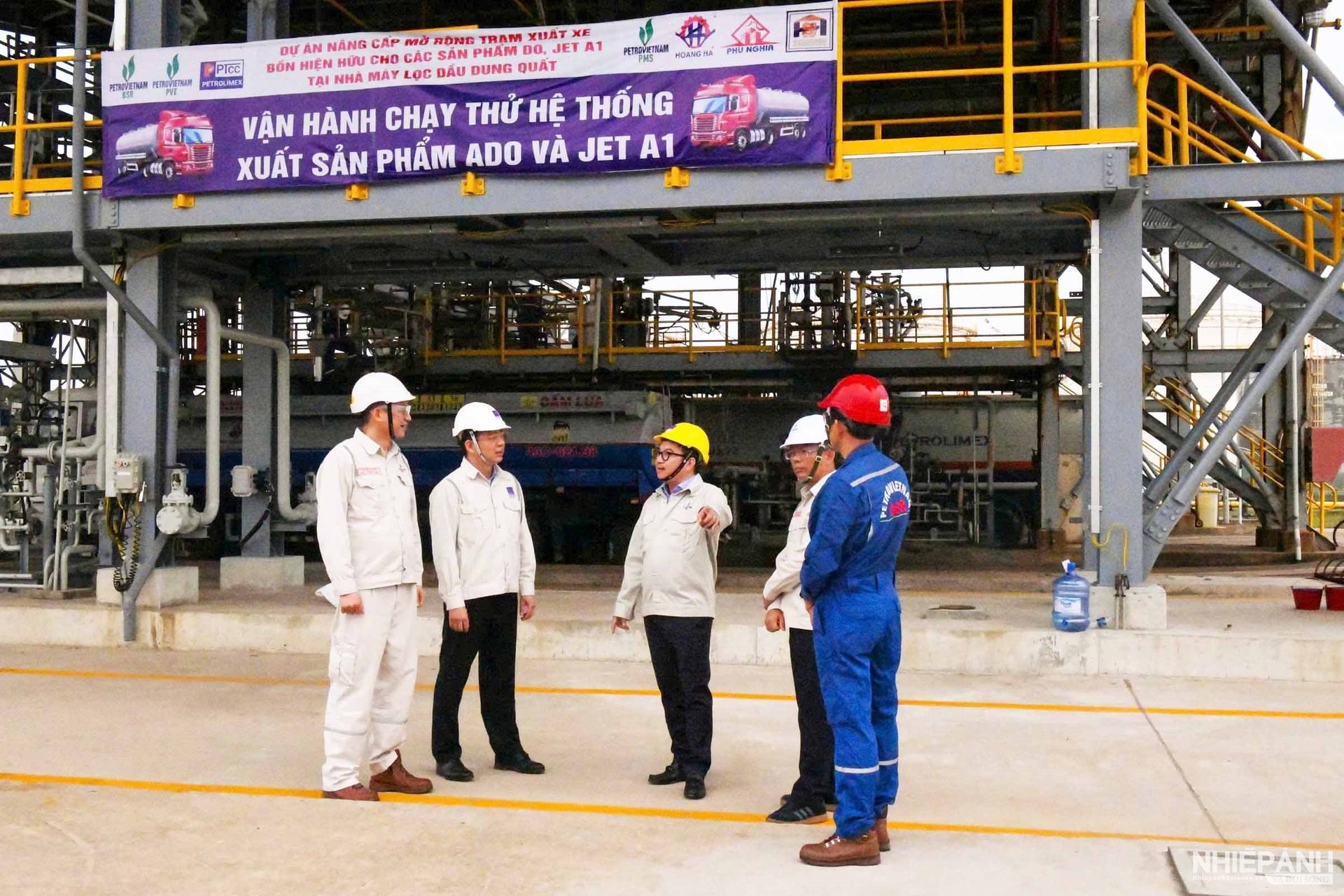 W_6.-tong-giam-doc-bsr-nguyen-viet-thang-mu-vang-kiem-tra-du-an-van-hanh-chay-thu-he-thong-xuat-san-pham-dau-ado-va-nhien-lieu-bay-jet-a1.jpg