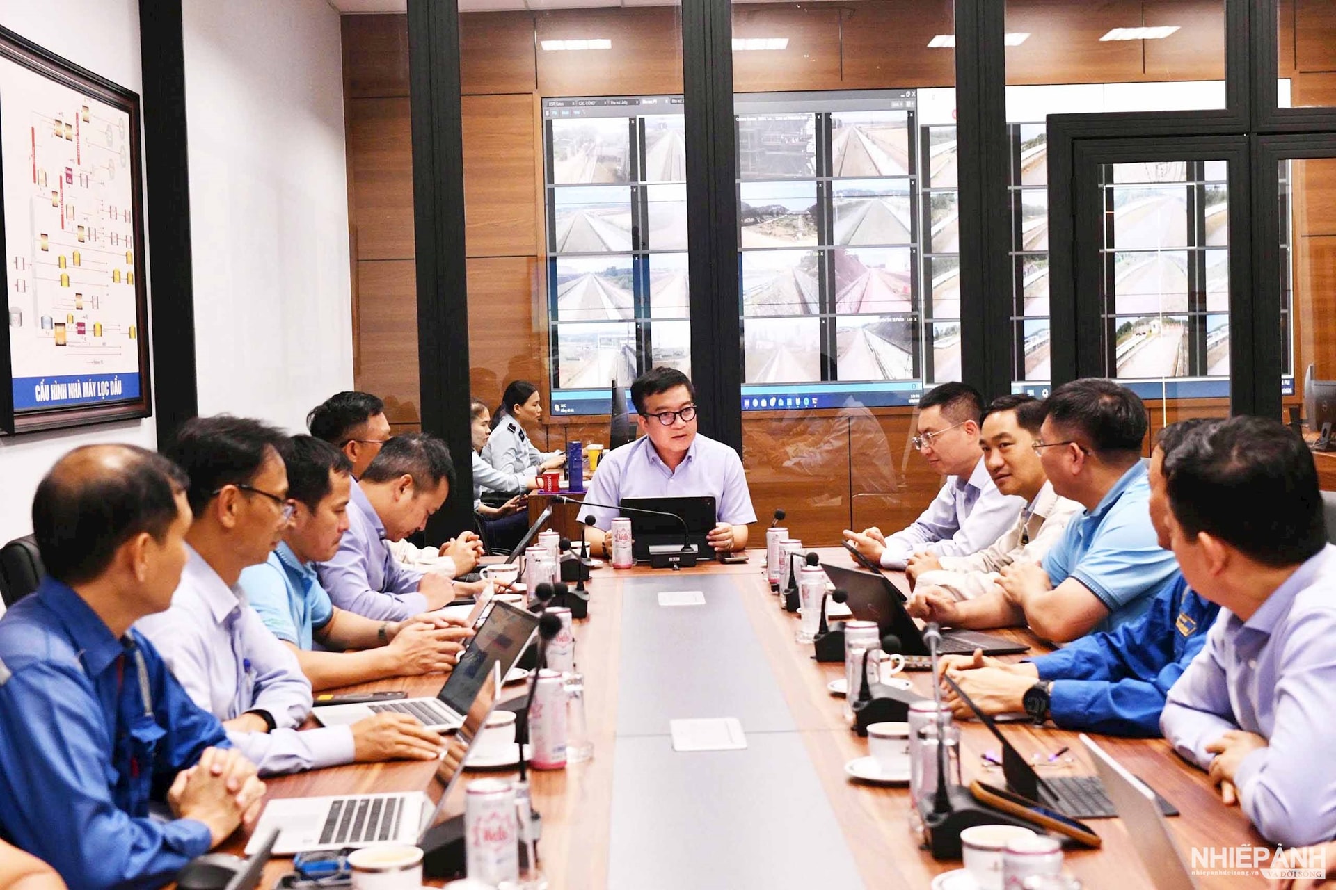 W_7.-tong-giam-doc-bsr-nguyen-viet-thang-chu-tri-buoi-lam-viec.jpg