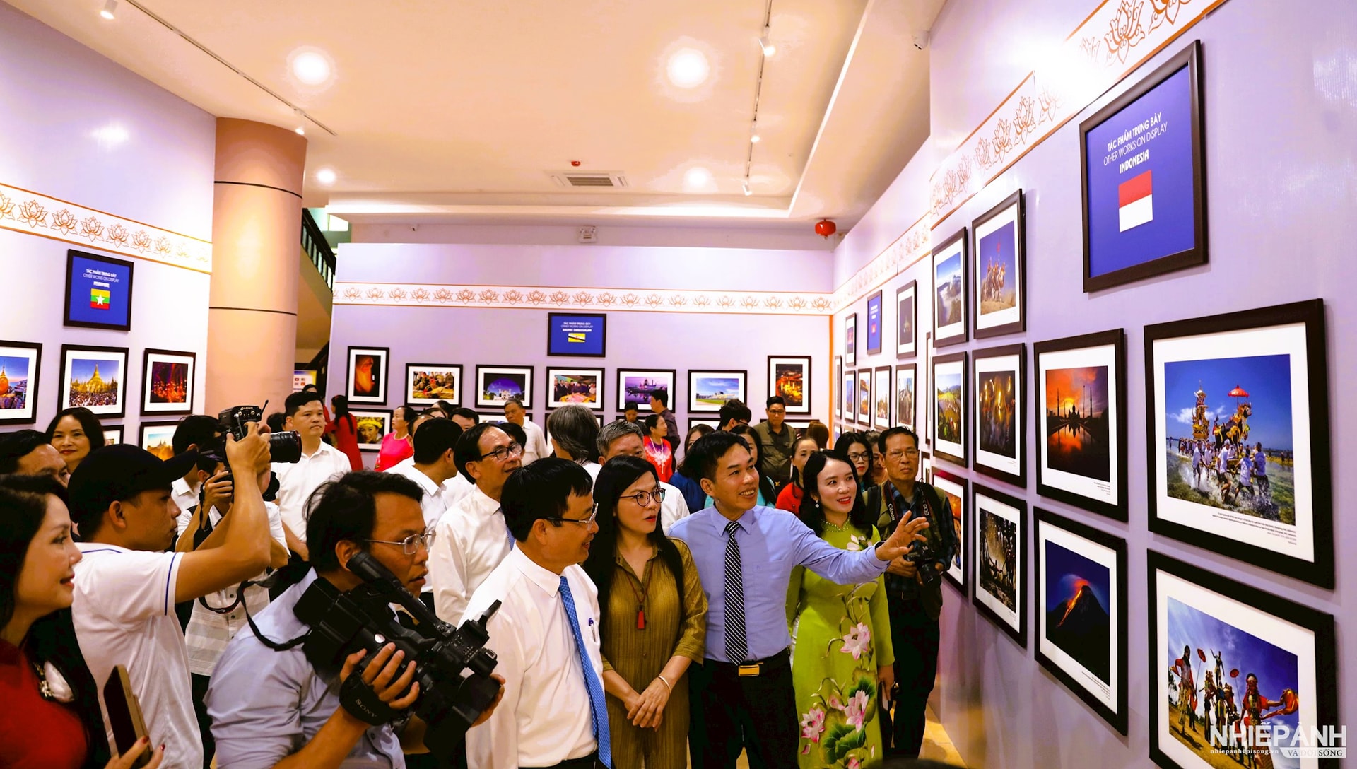 W_10-trien-lam-anh-asean-2025-nhan-dip-ky-niem-135-nam-ngay-sinh-chu-tich-ho-chi-minh-19-5-1890-19-5-2025-.jpg