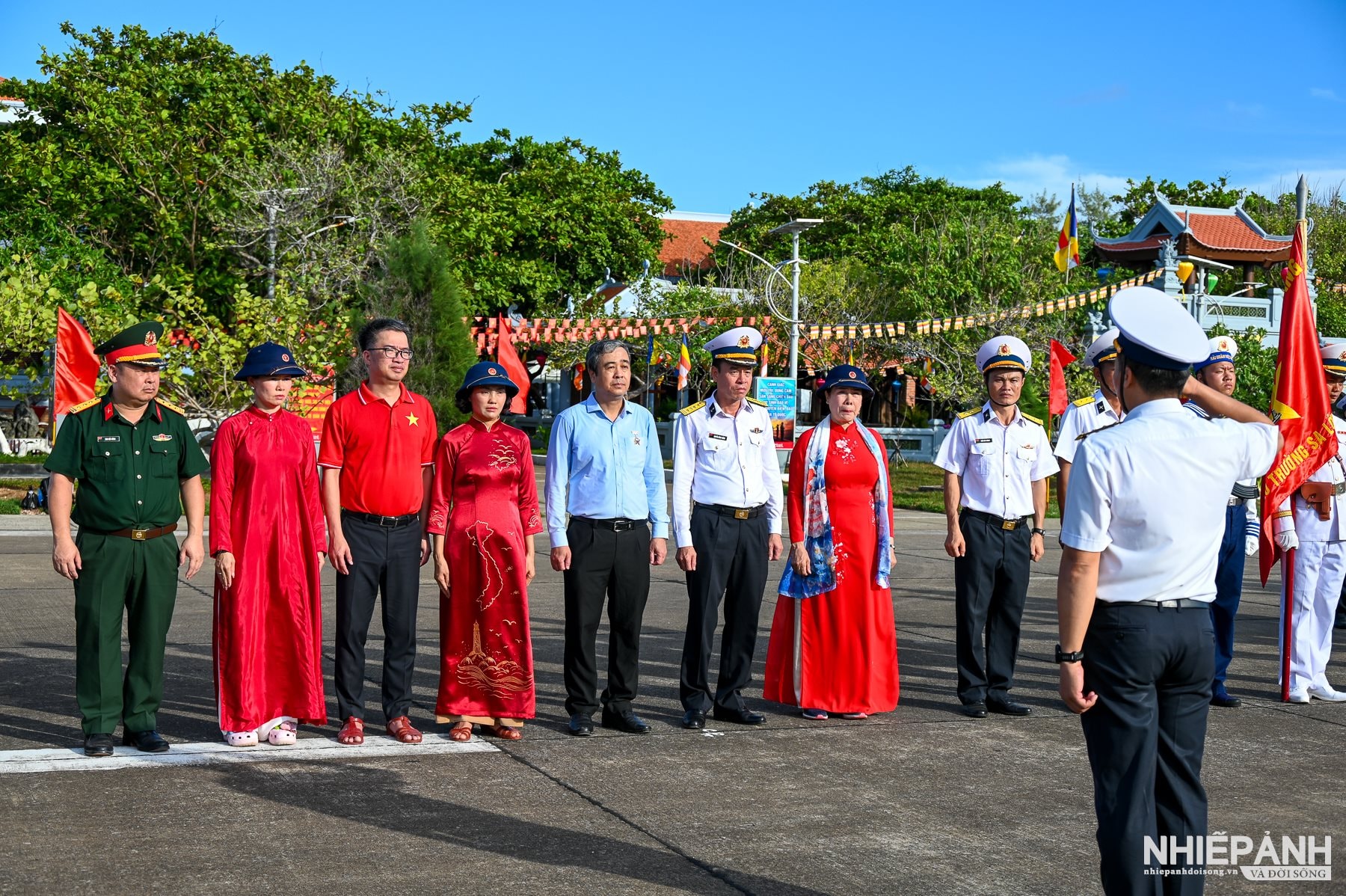 Thiêng liêng Lễ chào cờ và duyệt đội ngũ trên đảo Trường Sa - 2