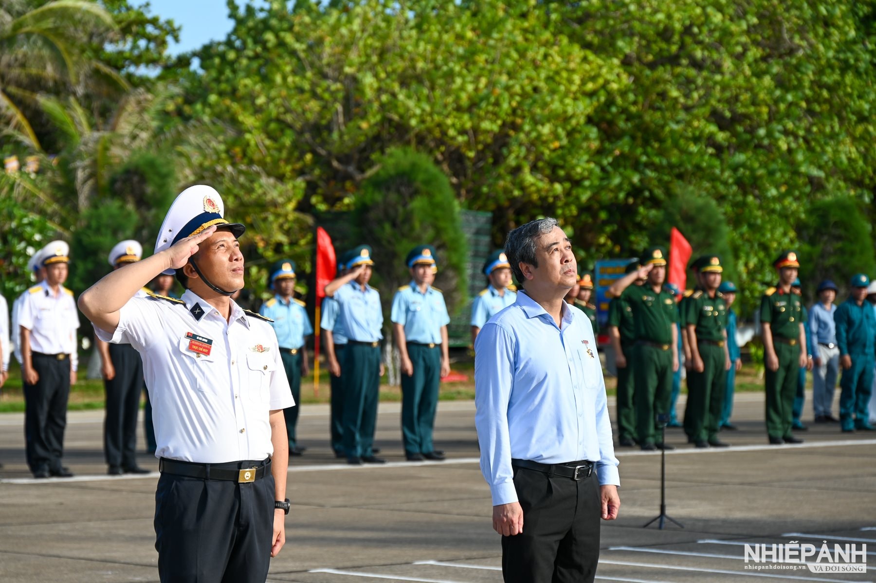 Thiêng liêng Lễ chào cờ và duyệt đội ngũ trên đảo Trường Sa - 3
