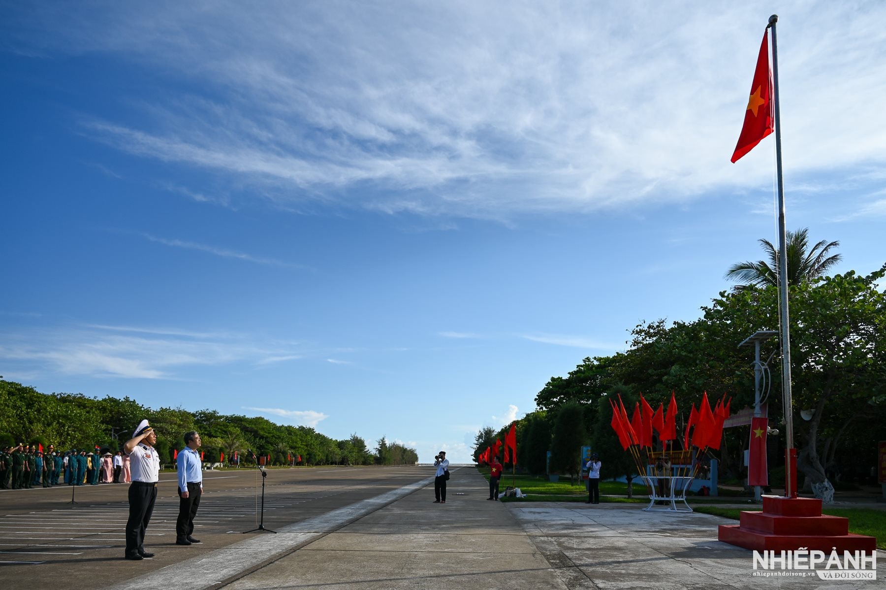 Thiêng liêng Lễ chào cờ và duyệt đội ngũ trên đảo Trường Sa - 4