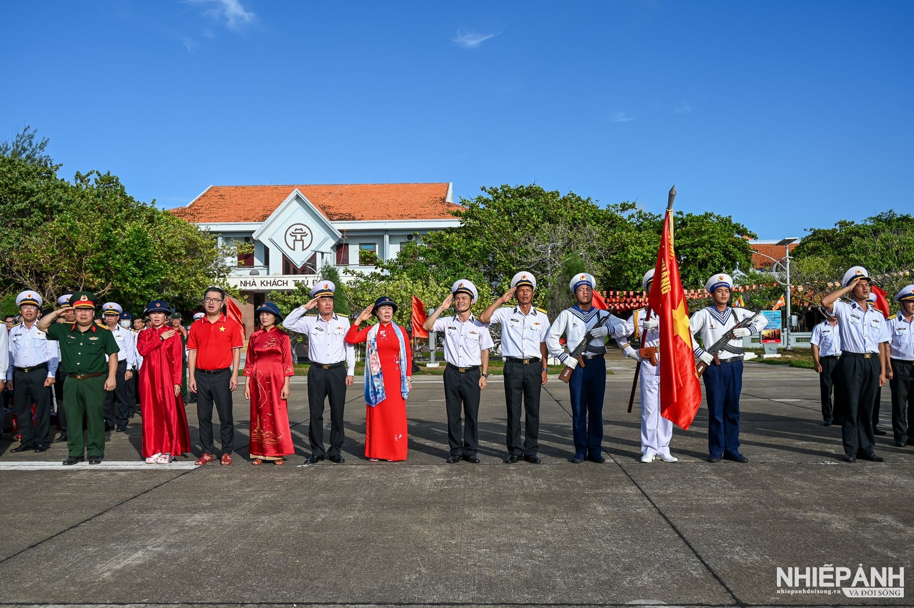 Thiêng liêng Lễ chào cờ và duyệt đội ngũ trên đảo Trường Sa - 5