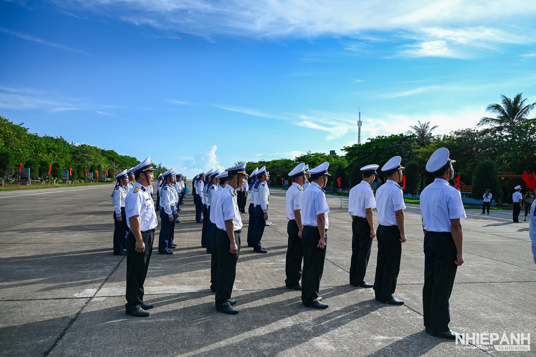 Thiêng liêng Lễ chào cờ và duyệt đội ngũ trên đảo Trường Sa - 8