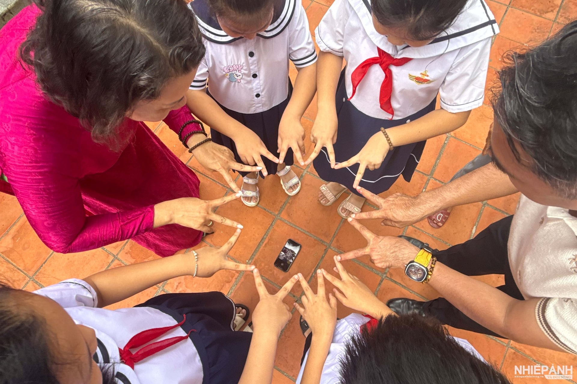 Người  “gieo mầm tri thức” nơi đầu sóng ngọn gió