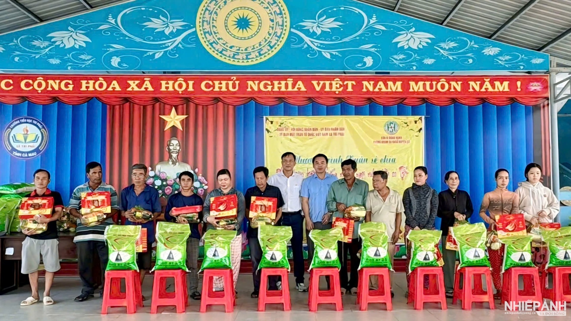 W_anh-3-khong-chi-lam-tot-cong-tac-chuyen-mon-pkdk-y-duc-sai-gon-thuong-xuyen-thuc-hien-cac-chuong-trinh-an-sinh-xa-hoi.jpg