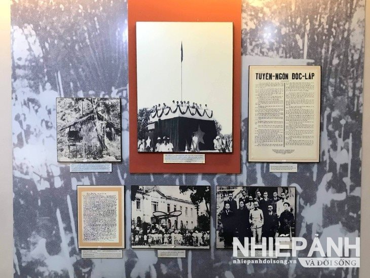 W_19.hinh-anh-chu-tich-ho-chi-minh-doc-tuyen-ngon-doc-lap-tai-quang-truong-ba-dinh-ngay-2-thang-9-nam-1945.(1).jpg