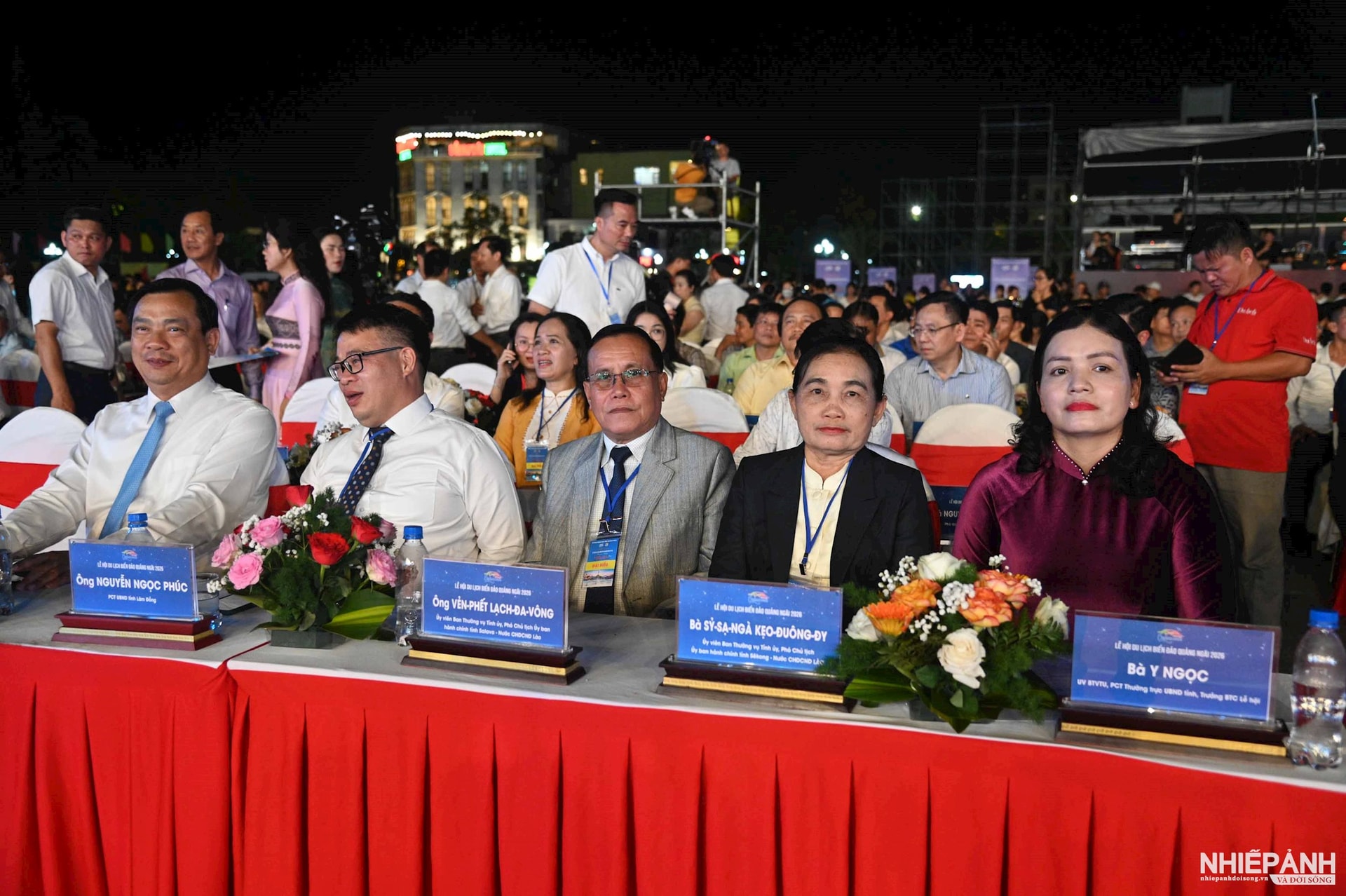 W_3.-ba-y-ngoc-pho-chu-tich-tt-ubnd-tinh-va-lanh-dao-cac-tinh-nuoc-ban.jpg