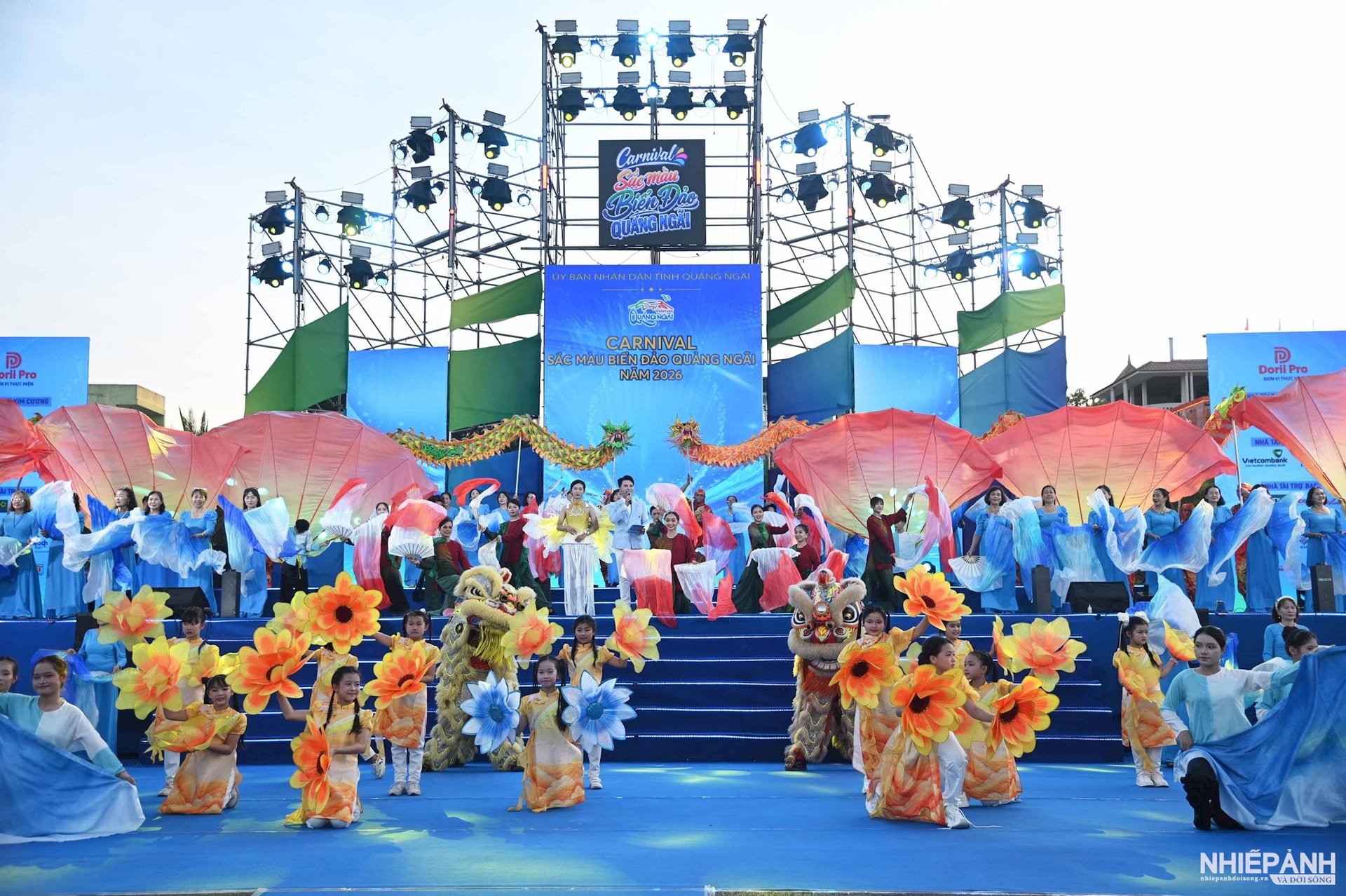 W_3.-chuong-trinh-nghe-thuat-chao-mung.jpg