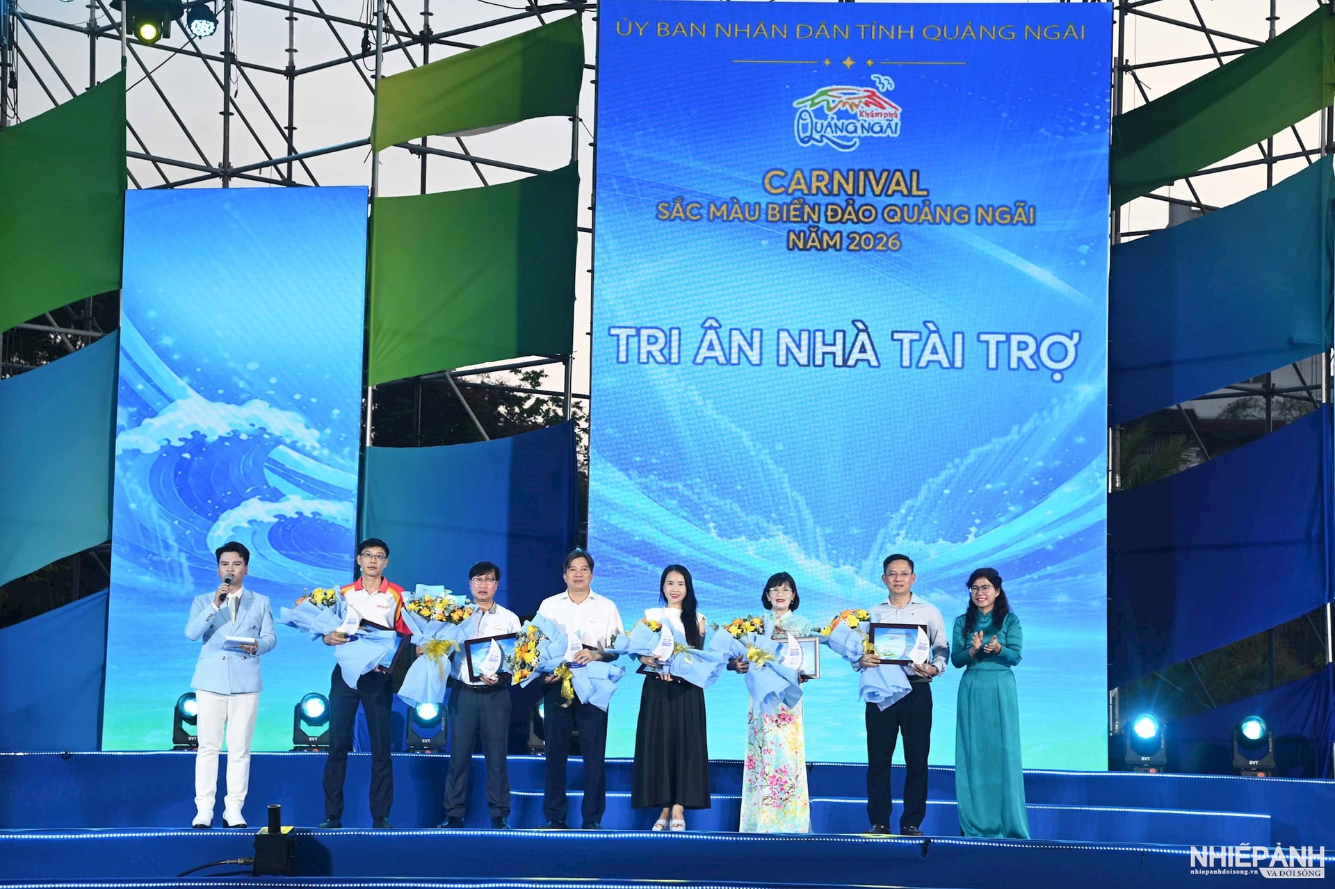 W_5.-ba-pham-thi-trung-pho-ban-to-chuc-le-hoi-du-lich-bien-dao-quang-ngai-nam-2026-tri-an-cac-nha-tai-tro-kim-cuong-vang-bac.jpg