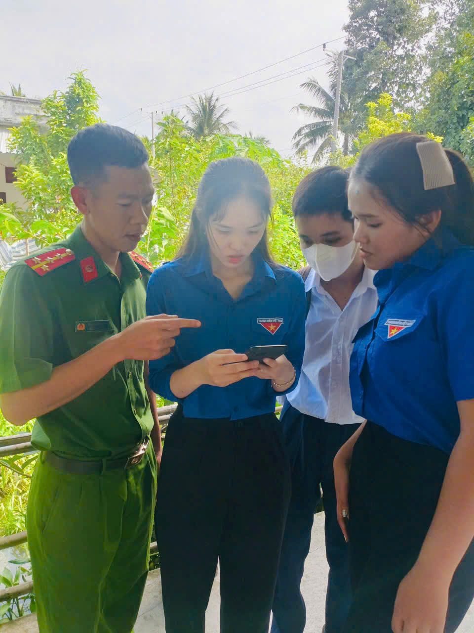 doan-thanh-nien-phuong-dai-thanh-tham-gia-chien-dich.jpg