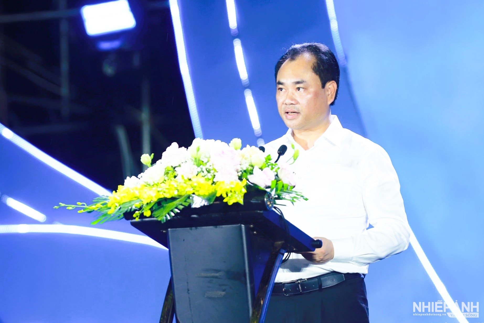W_bo-truong-bo-nong-nghiep-va-moi-truong-trinh-viet-hung-phat-bieu-mo-dau-chuong-trinh-nghe-thuat-dac-biet-voi-chu-de-bien-viet-nam-hanh-trinh-khong-gian-xanh-..jpg