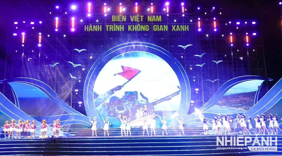 W_cac-ca-khuc-tai-chuong-trinh-da-tai-hien-hinh-anh-dat-nuoc-viet-nam-kien-cuong-giau-ban-sac-dong-thoi-gui-gam-thong-diep-gin-giu-moi-truong-song-cho-cac-the-he-tuong-lai..jpg