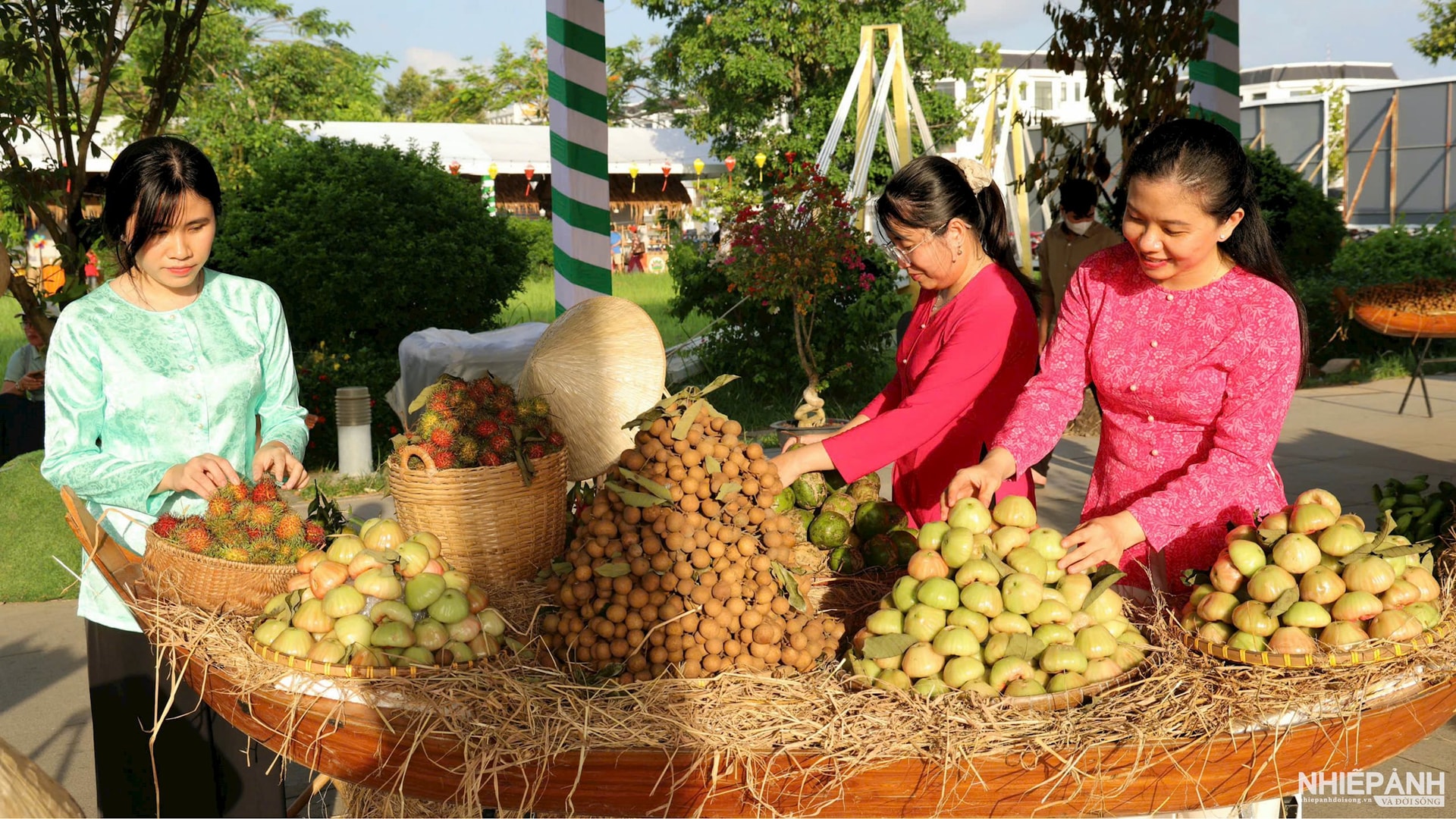 W_nhieu-tieu-canh-cay-an-trai-thu-hut-du-khach.jpg