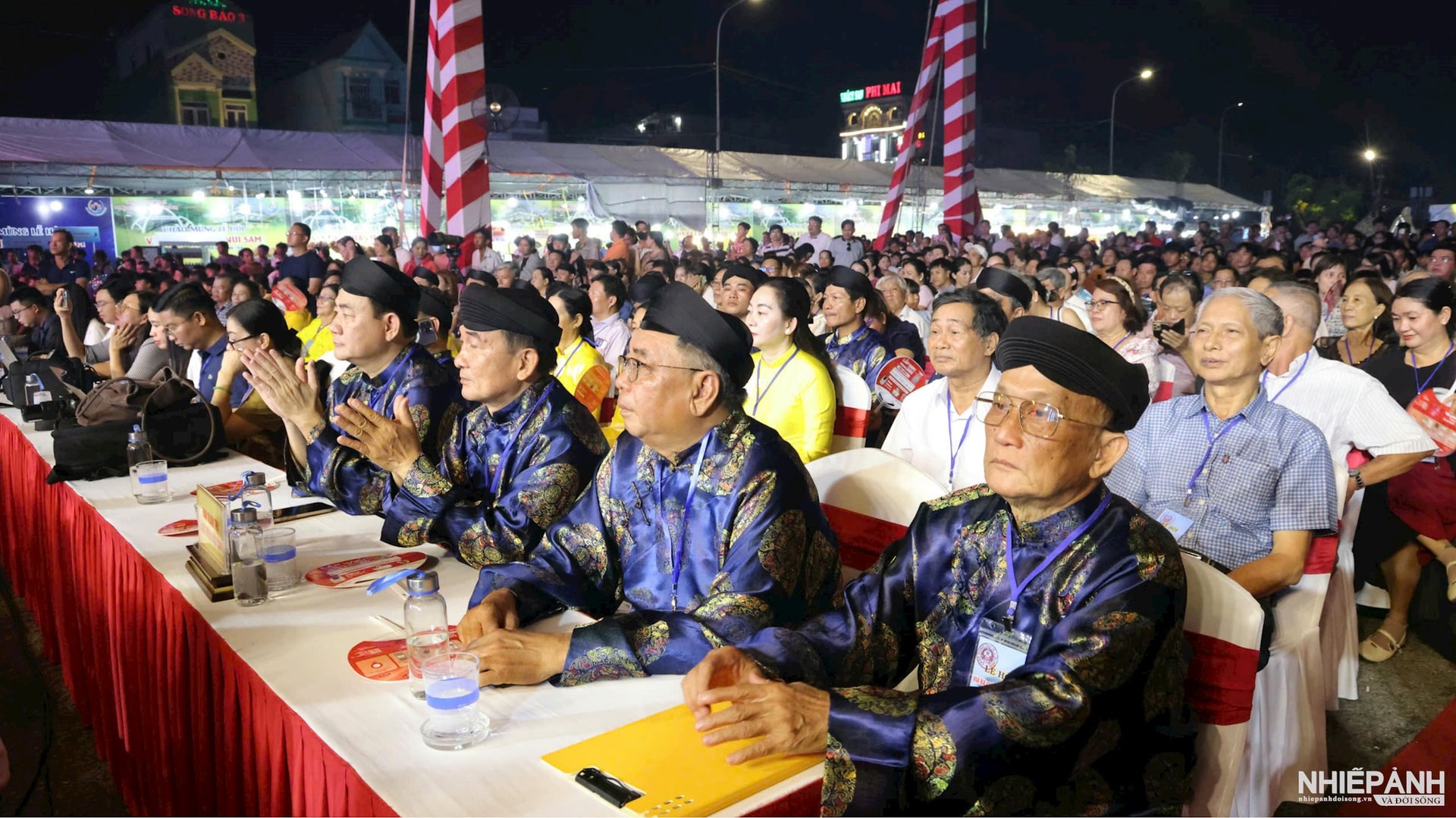 W_dai-bieu-tham-du-le-hoi.jpg