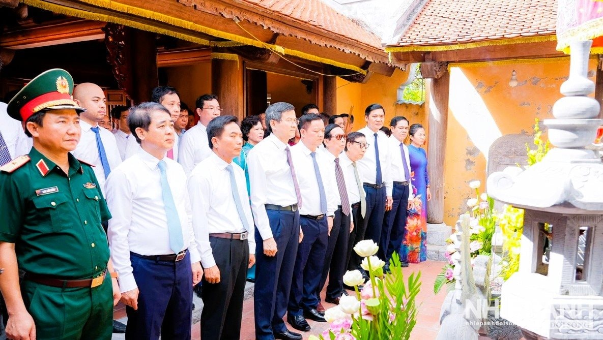 W_doan-dai-bieu-to-chuc-dang-hoa-dang-huong-tai-nha-tho-cu-an..jpg