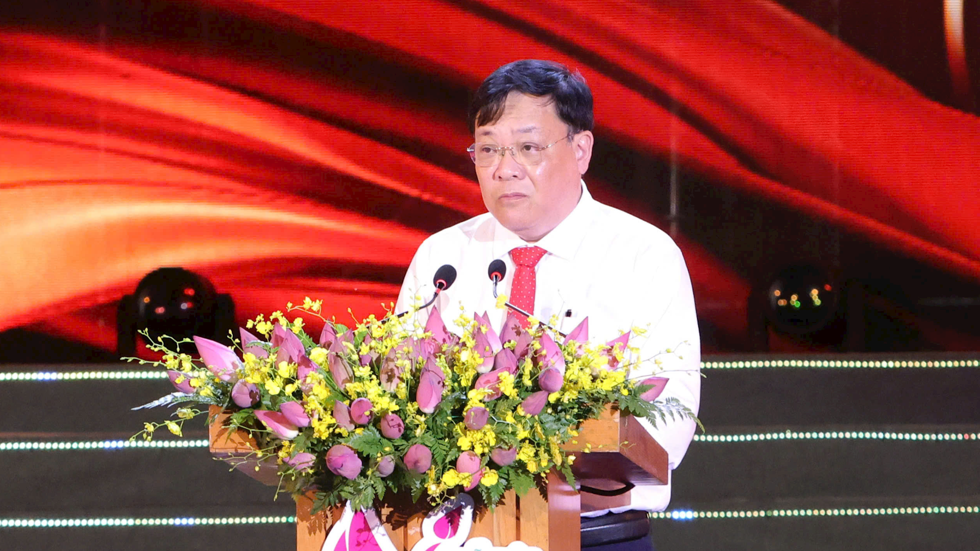 chu-tich-uy-ban-nhan-dan-tinh-dong-thap-pham-thanh-ngai-phat-bieu-tai-dem-khai-mac.png