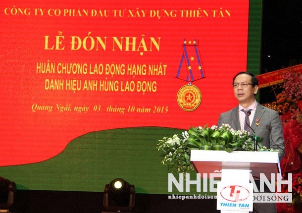 W_14.-anh-hung-lao-dong-huynh-kim-lap-phat-bieu-tai-buoi-le-don-nhan-huan-chuong-lao-dong-hang-nhat-va-danh-hieu-anh-hung-lao-dong-trong-thoi-ky-doi-moi..jpg