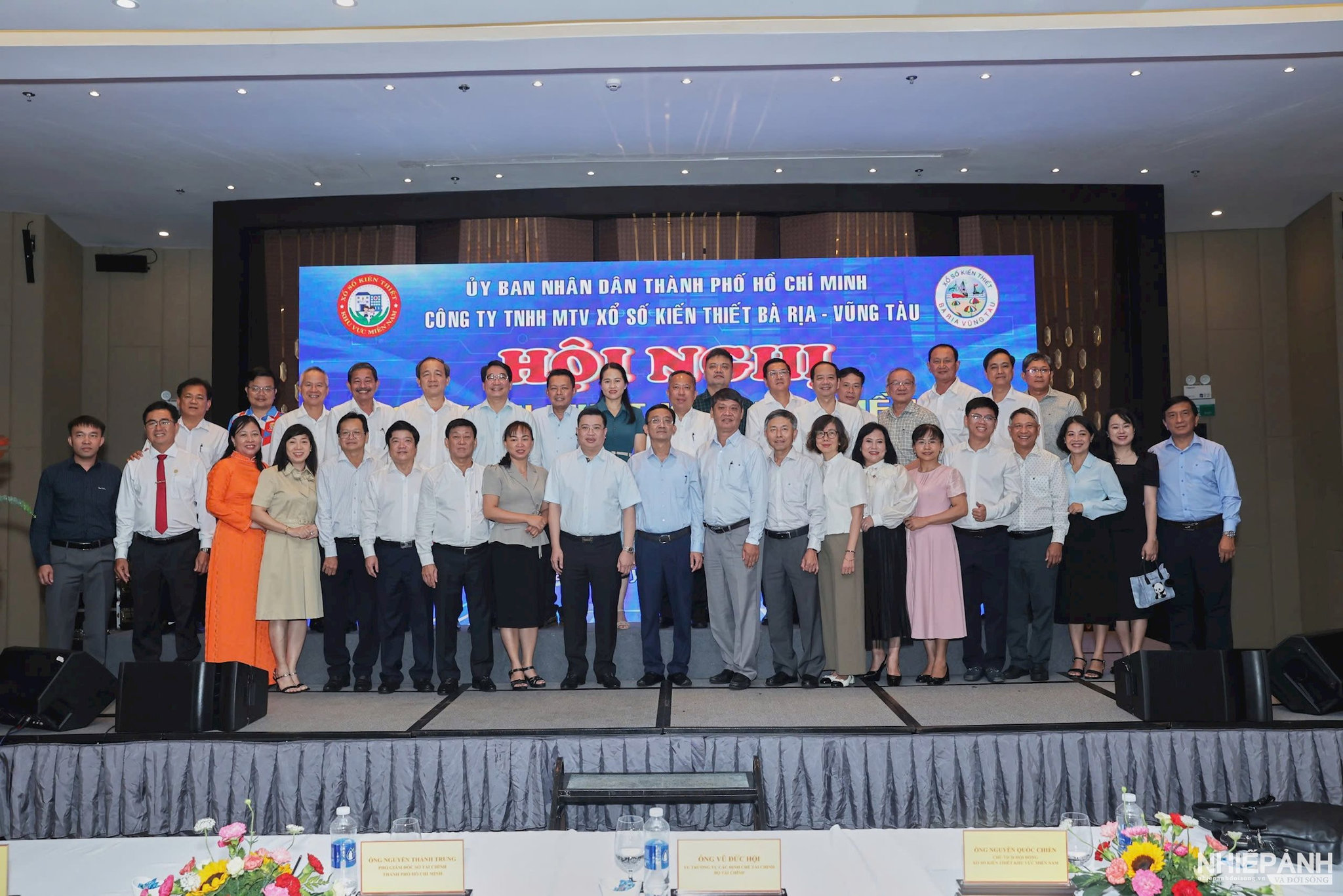 W_lanh-dao-21-don-vi-.jpg
