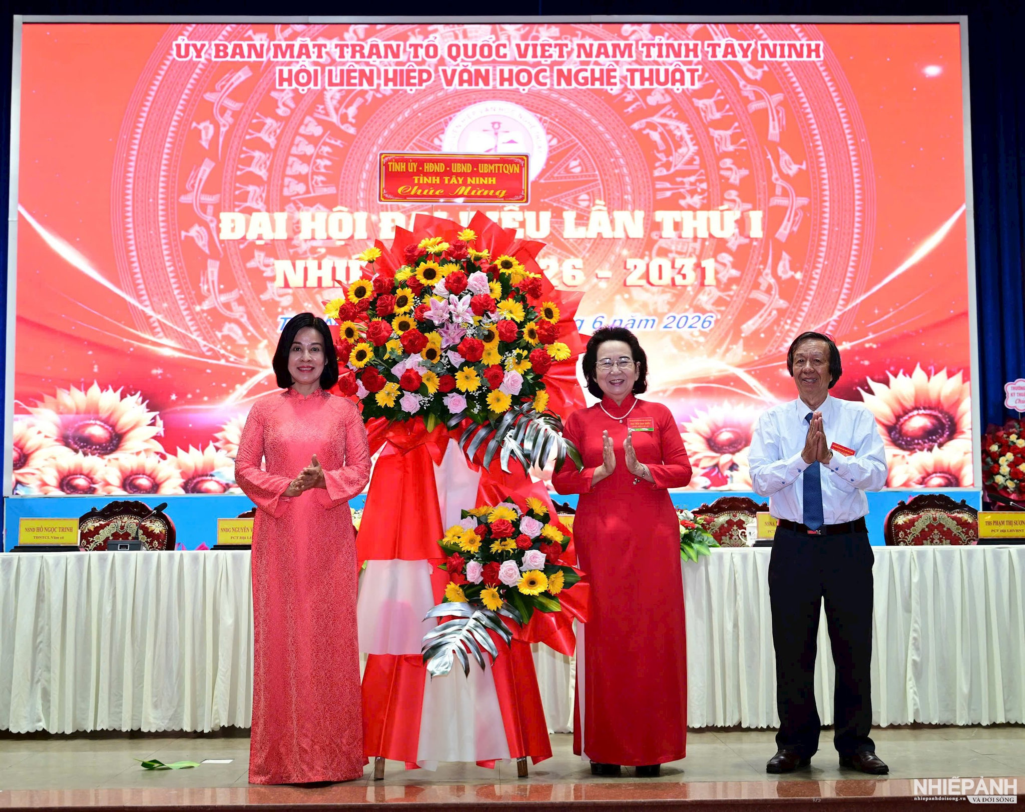 W_ban-chap-hanh-1.jpg