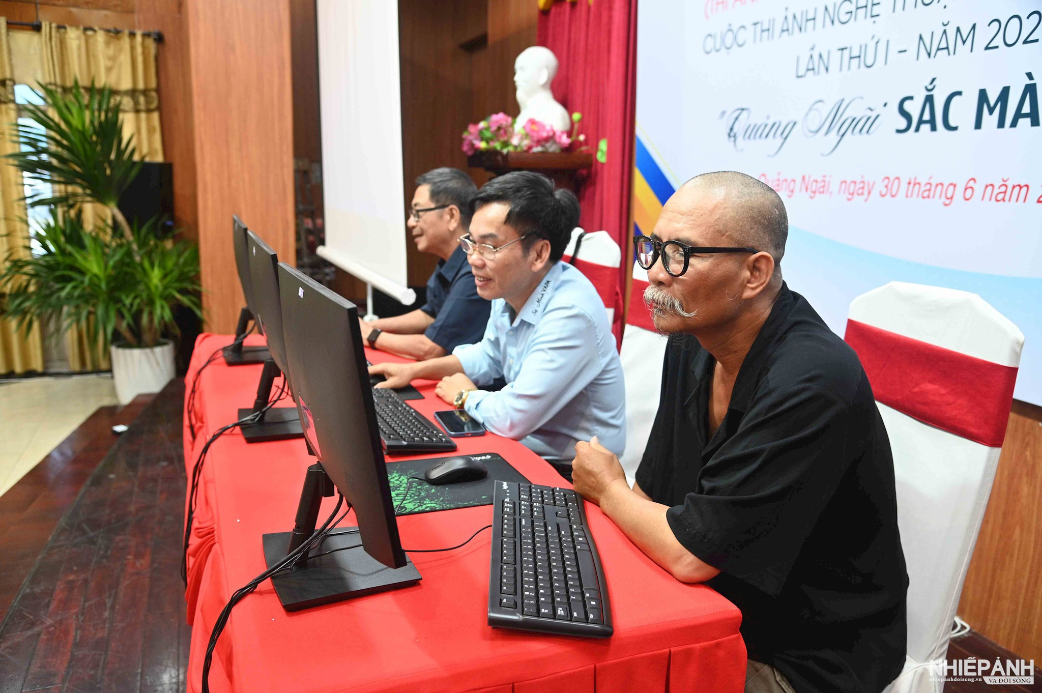 W_dsc_6028.-ban-giam-khao-cham-giai-anh-marathon.jpg