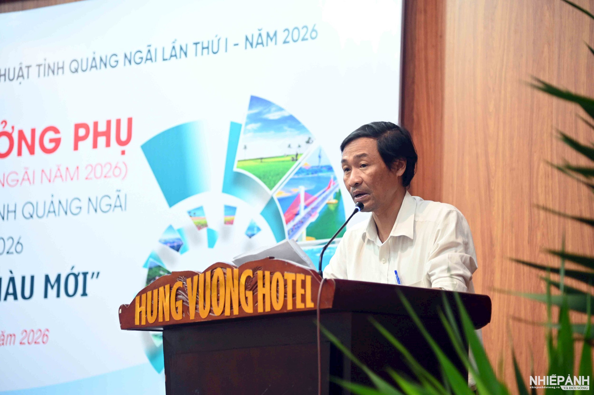 W_dsc_6036.-ong-dinh-su-giang-chu-tich-hoi-vhnt-truong-ban-cuoc-thi-anh-phat-bieu-tai-buoi-cham-anh-marathon.jpg