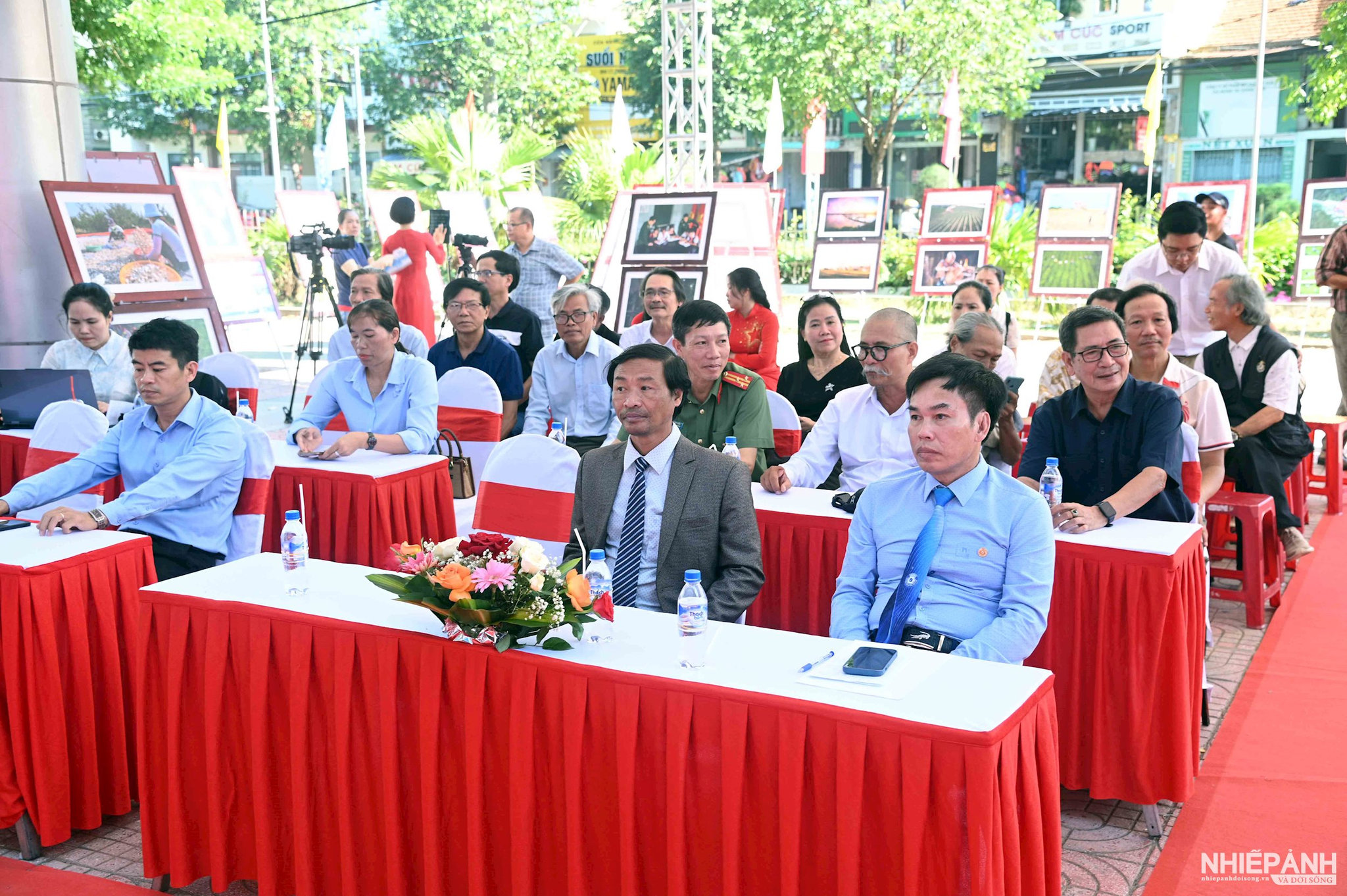 W_dsc_6088.-cac-dong-chi-lanh-dao-hoi-nsnavn-va-tinh-du-le-khai-mac-trien-lam.jpg