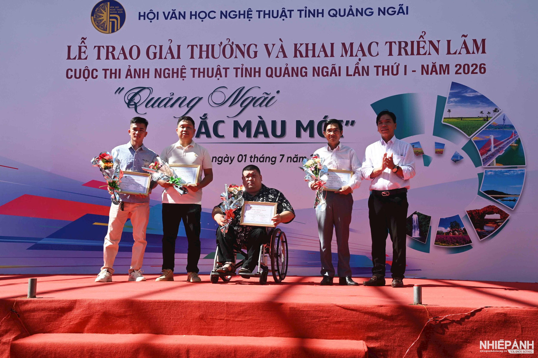 W_dsc_6124.-trao-giai-kk-cho-cac-tac-gia.jpg