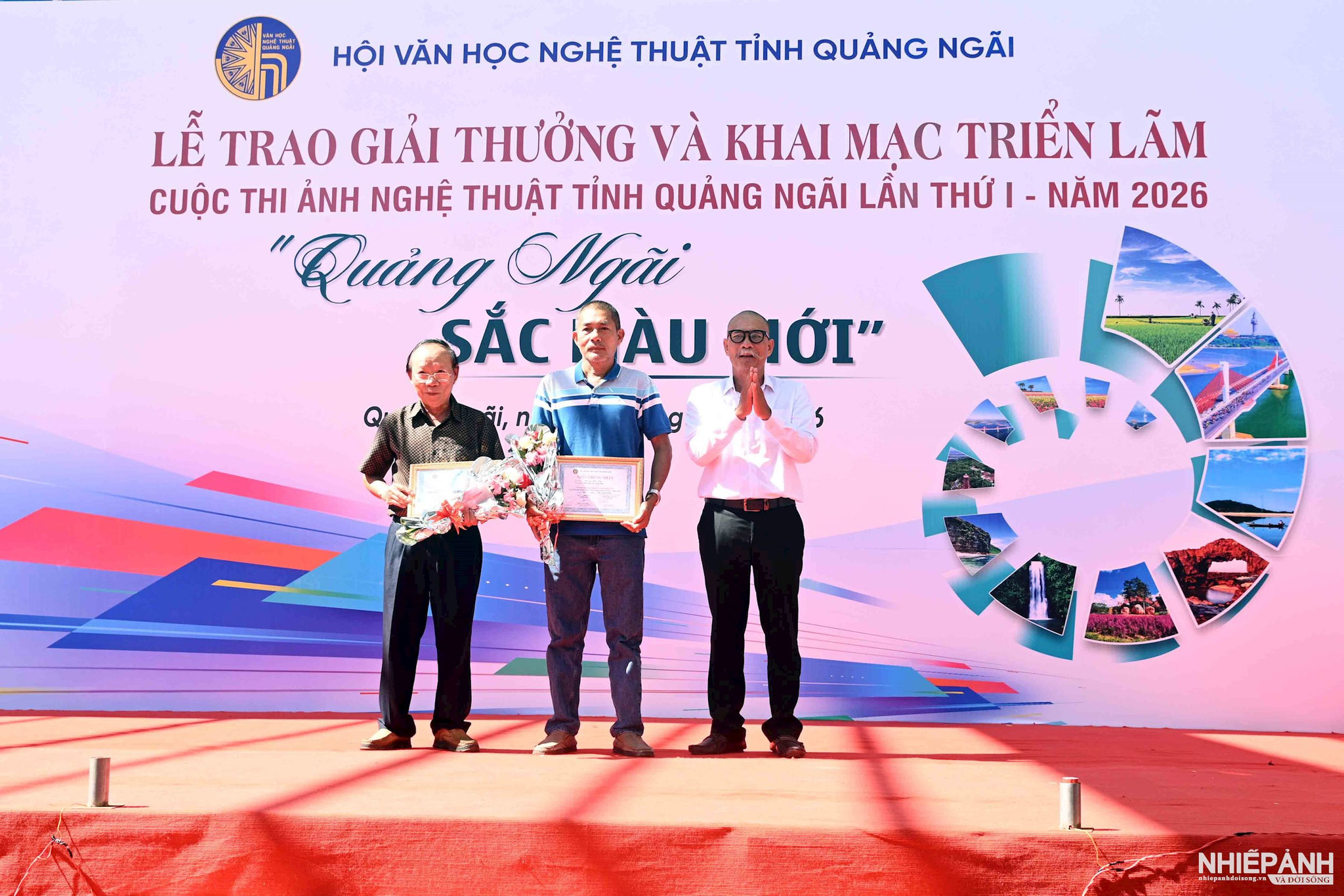 W_dsc_6153.nsna-than-nguyen-thanh-vien-bgk-trao-giai-nhi-marathon-cho-cac-tac-gia-nguyen-dang-lam-va-nguyen-huu-thu.jpg