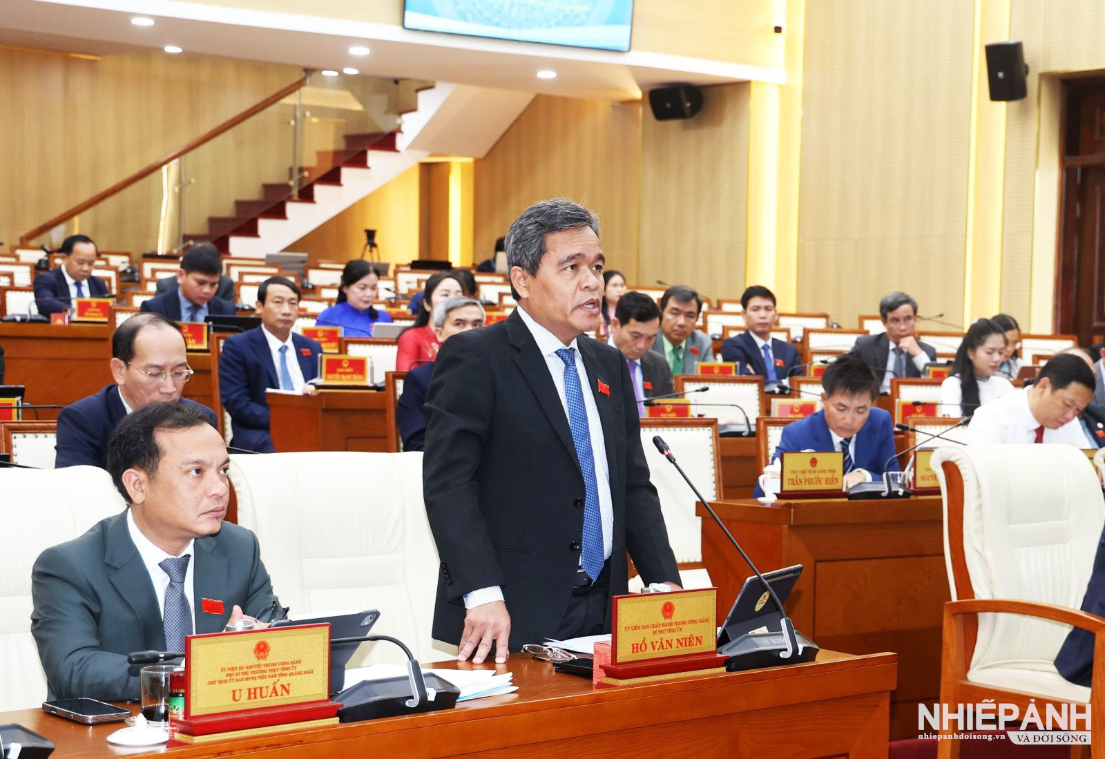 W_12.-uy-vien-trung-uong-dang-bi-thu-tinh-uy-ho-van-nien-phat-bieu-tai-ky-hop.jpg