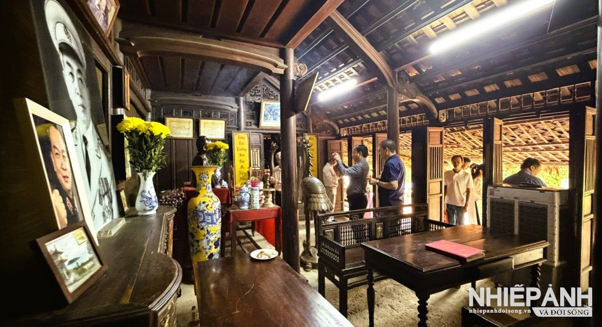 W_2.ben-trong-ngoi-nha-luu-niem-dai-tuong-vo-nguyen-giap..jpg