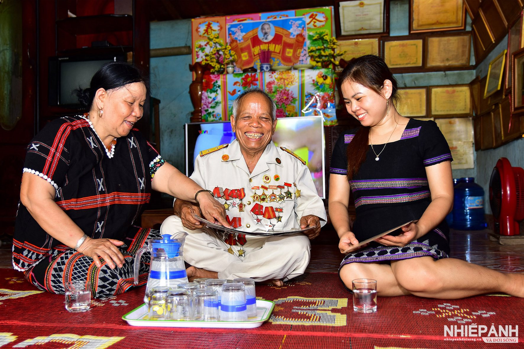 W_cuu-chien-binh-ho-voi-anh-hung-giua-doi-thuong-tran-thanh-tuyen(1).jpg