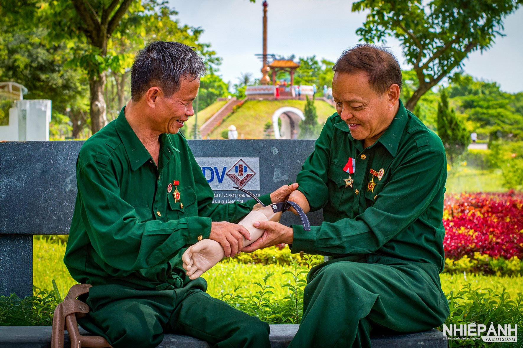 W_nghia-tinh-dong-doi-le-duc-thanh(1).jpg