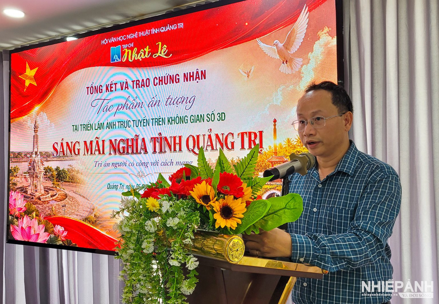 W_nha-bao-hoa-si-ho-thanh-tho-chu-tich-hoi-vhnt-tinh-quang-tri-tong-bien-tap-tap-chi-nhat-le-truong-ban-to-chuc-bao-cao-tong-ket.jpg