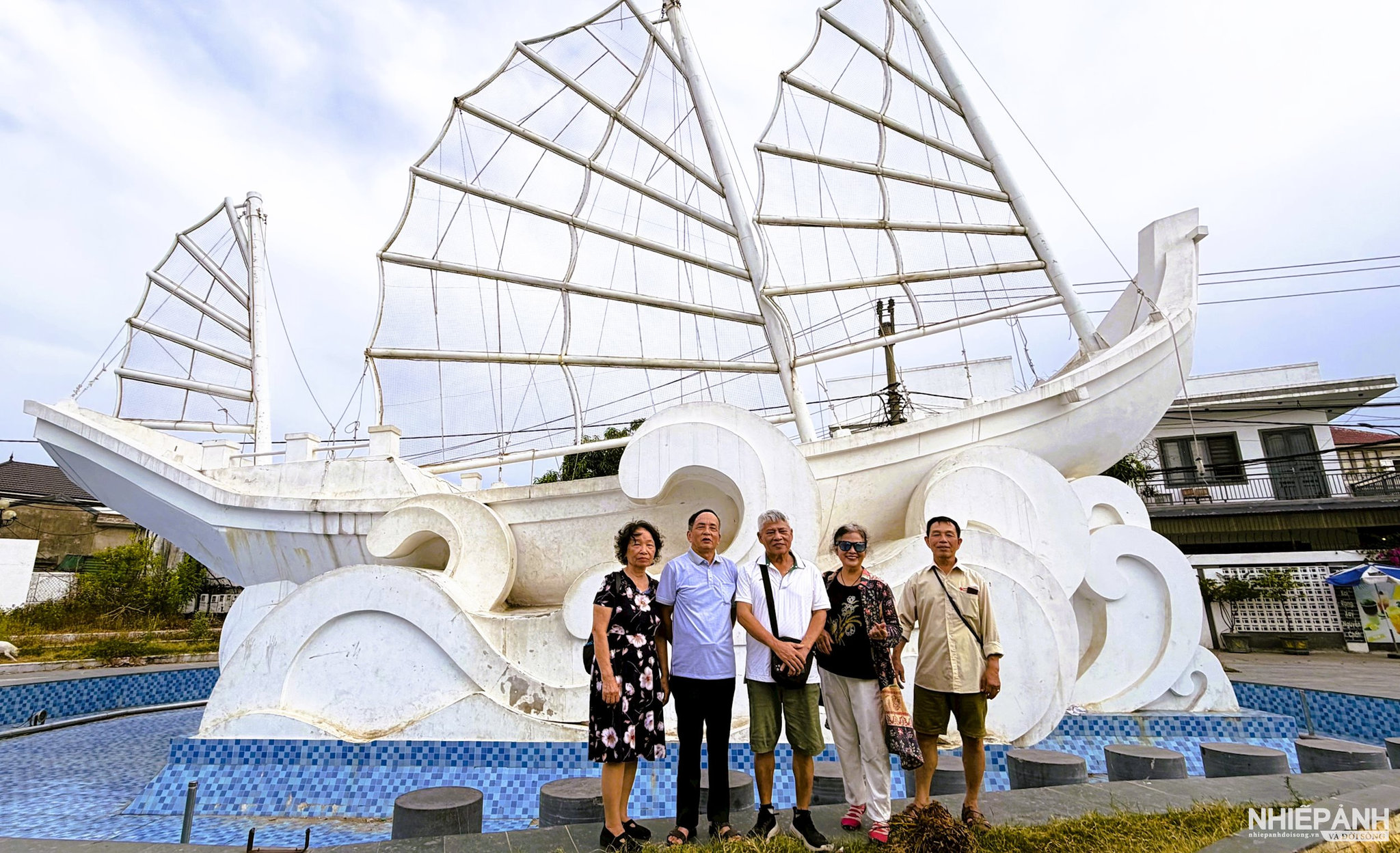 W_10.-du-khach-co-the-chon-lang-chai-nghi-thuy-de-kham-pha-nhung-gia-tri-truyen-thong-cua-cac-lang-nghe-tram-nam-tuoi..jpg