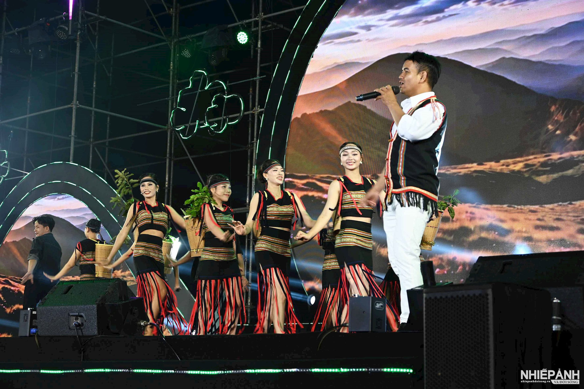 W_12.-dsc_8207.-tiet-muc-trong-chuong-2-thao-nguyen-ngay-moi.jpg