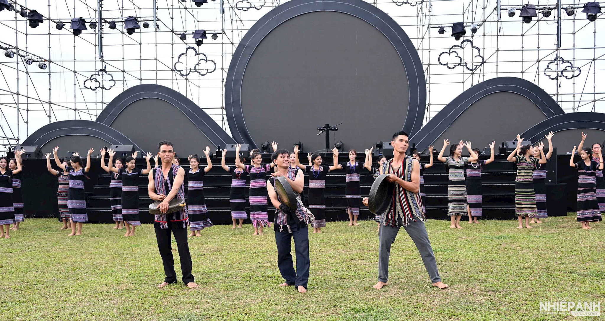 W_6a.-dsc_7889.-doi-van-nghe-xa-ba-to-bieu-dien-phuc-vu-du-khach.jpg