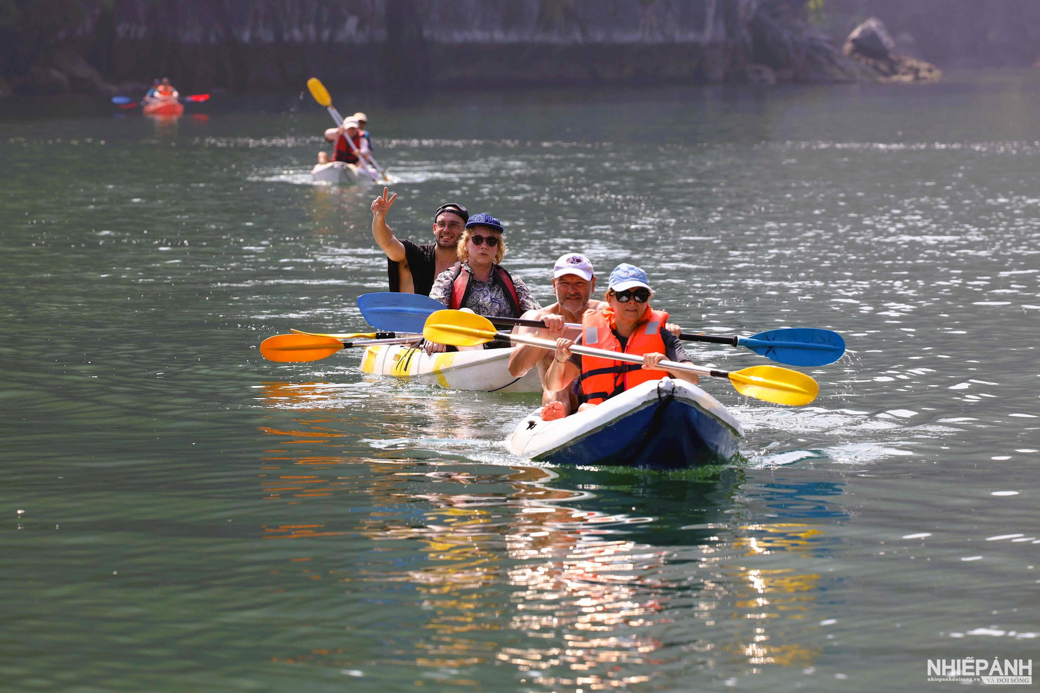 W_cheo-kayak-qua-cac-hon-dao-_6.jpg