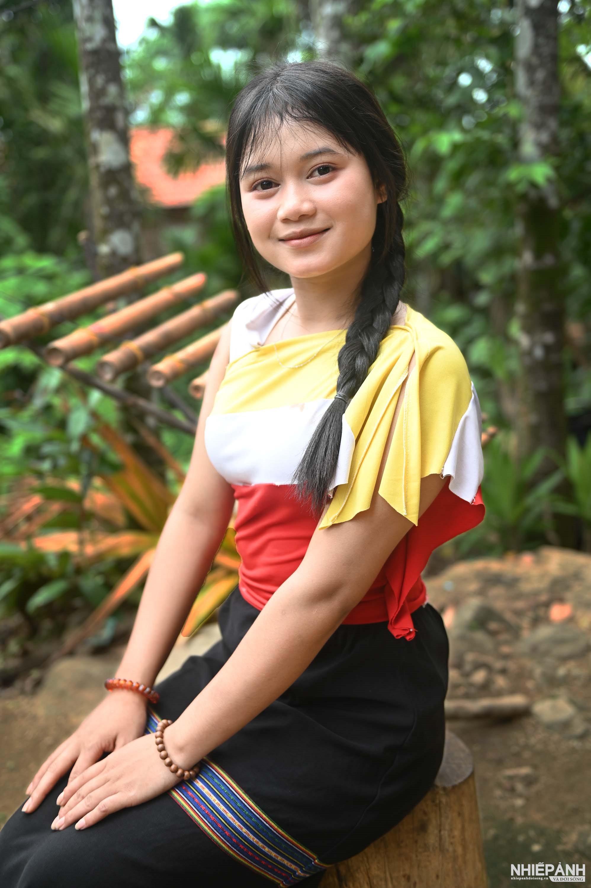 W_15.-thieu-nu-dan-toc-ca-dong-xa-son-tay-ha.jpg