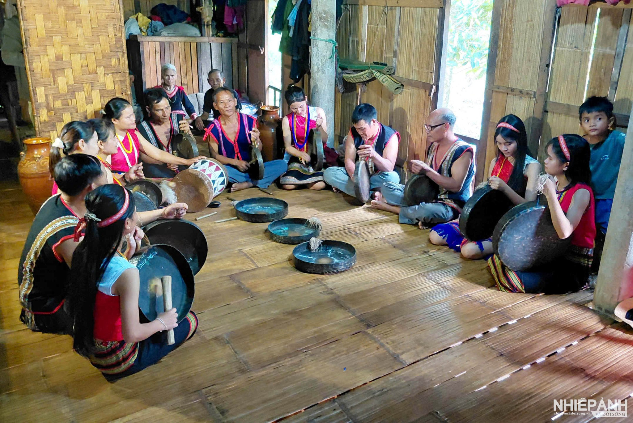 W_8.-clb-dan-gian-cua-xa-son-tay-thuong-trong-mot-buoi-tap.jpg
