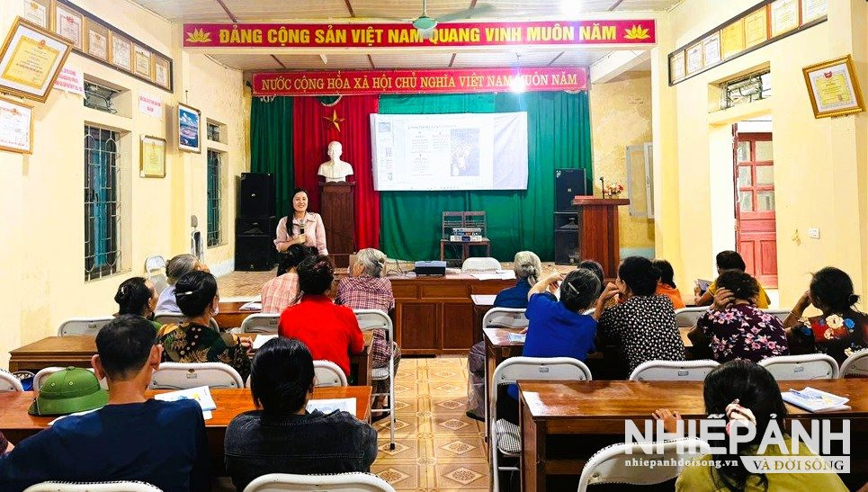 W_dan-ky-thuat-chan-nuoi-ga-dia-phuong-thuong-pham-theo-quy-trinh-cach-cham-soc-phong-benh-va-thuc-hien-cac-yeu-cau-cua-mo-inh.jpg
